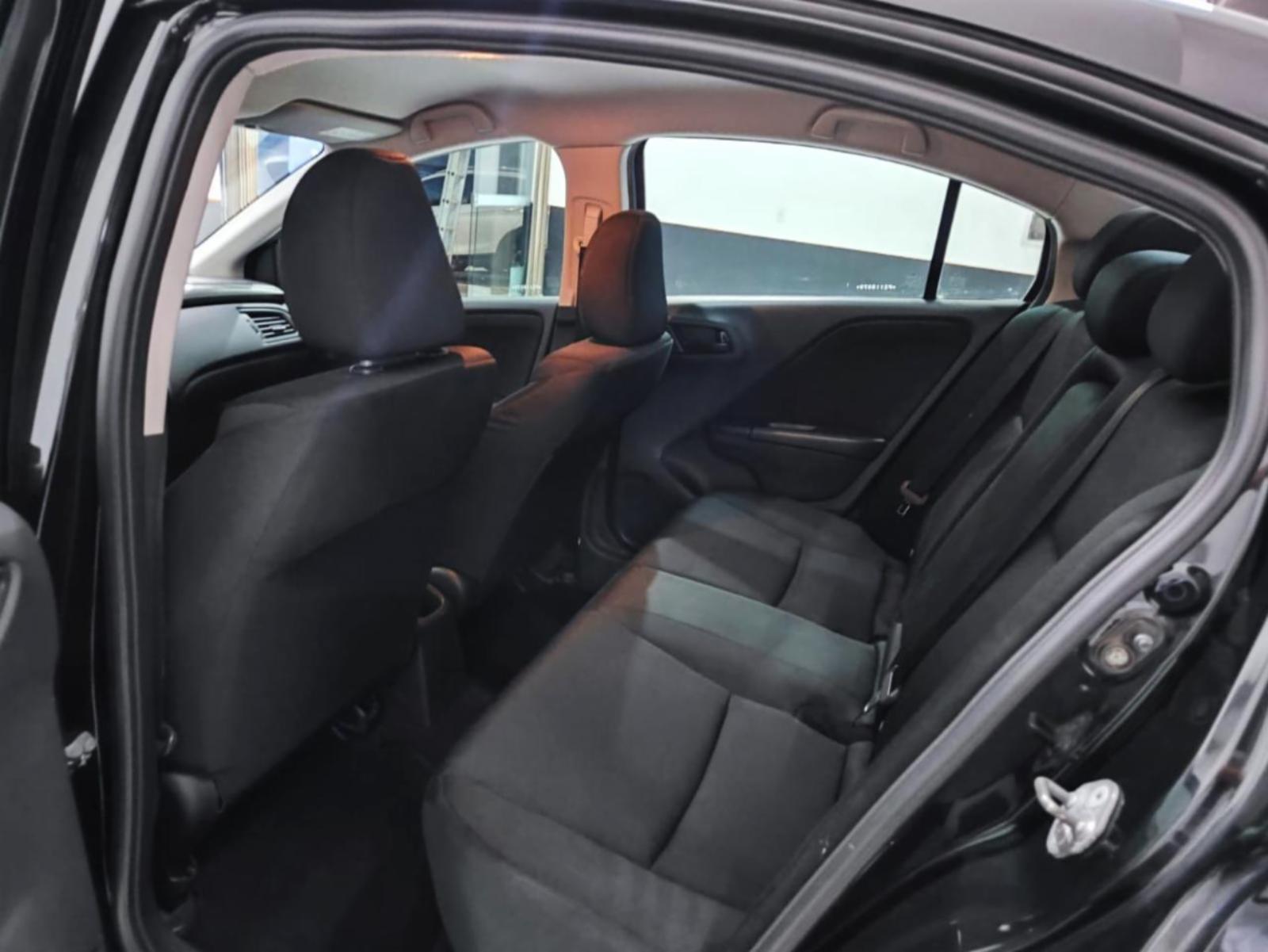 City sedan - foto 2