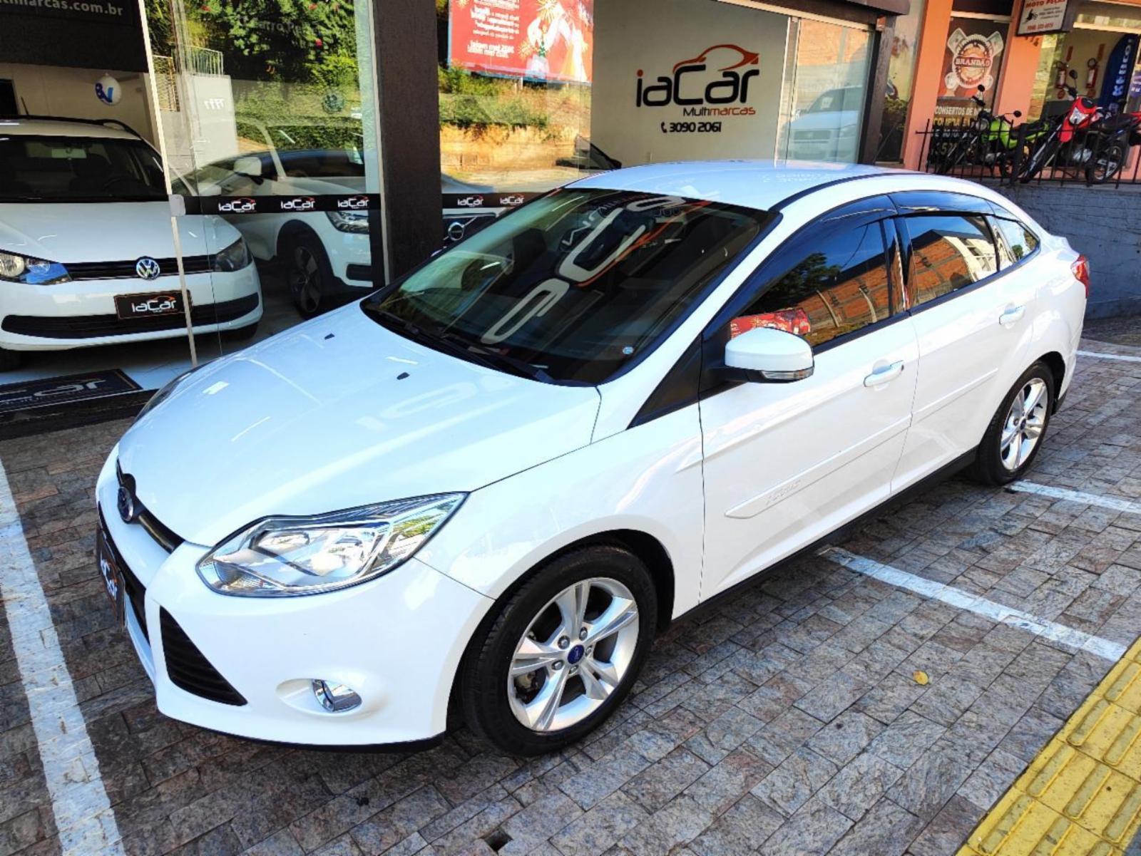 Focus sedan - foto 2