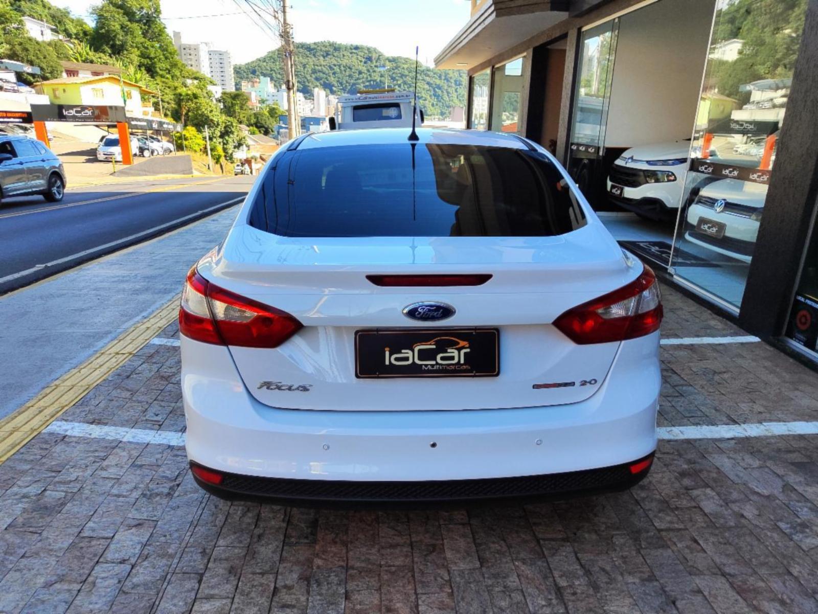 Focus sedan - foto 6