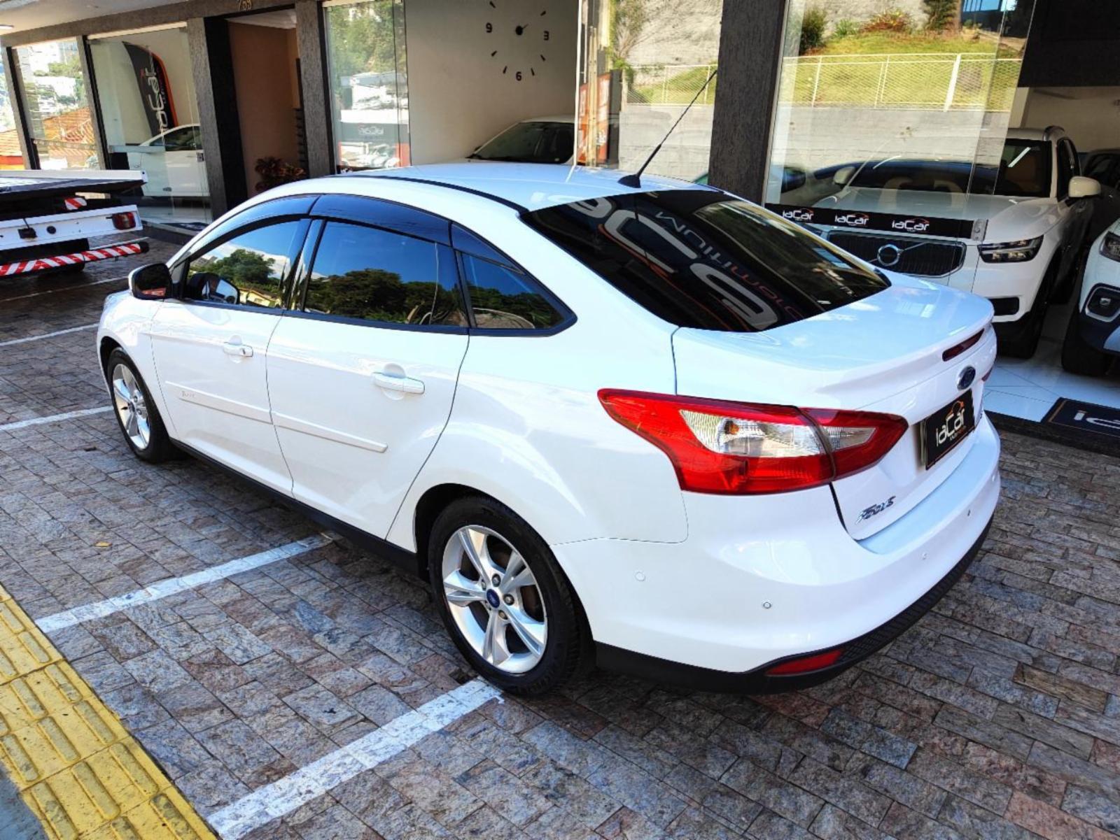 Focus sedan - foto 7