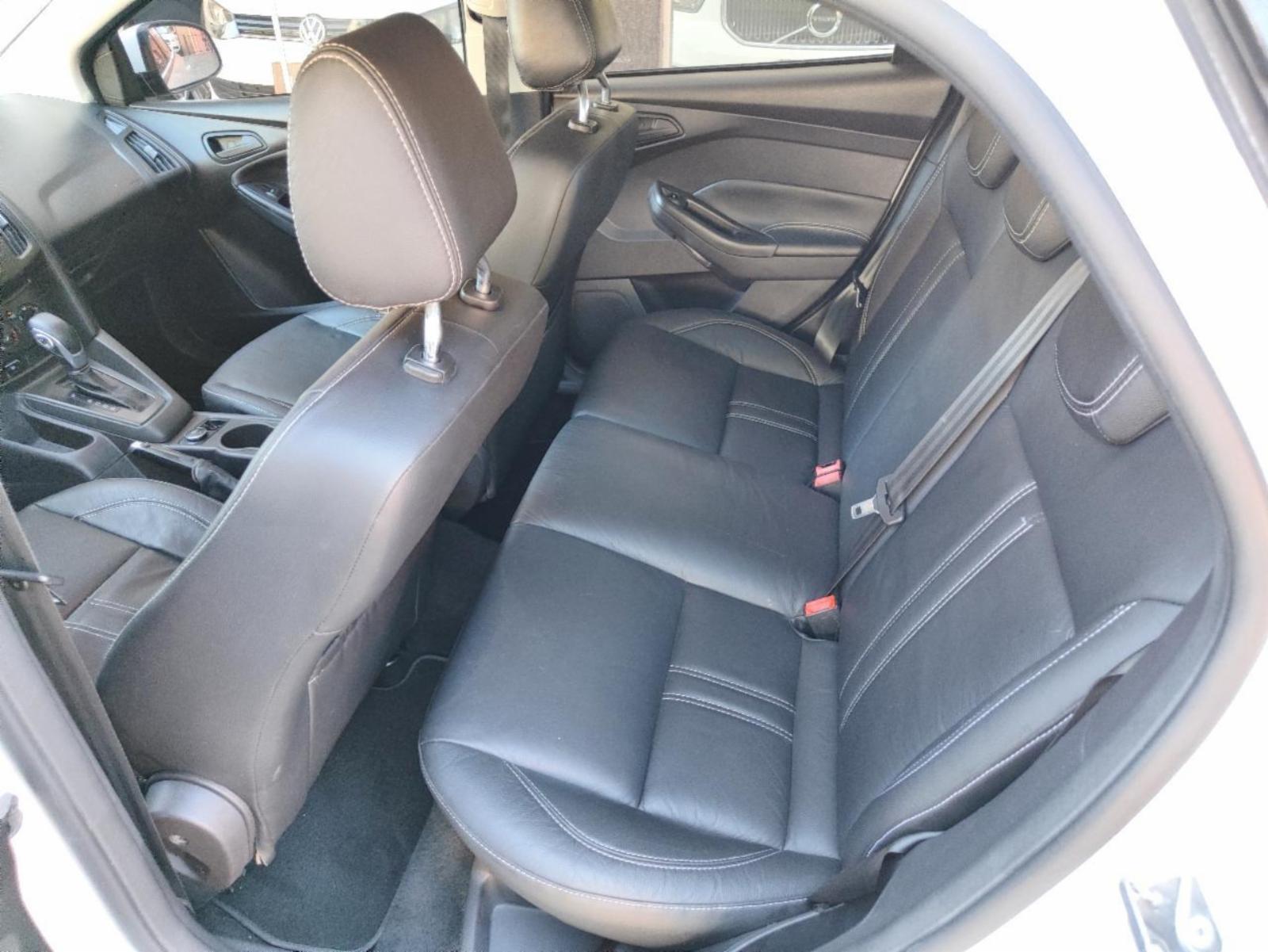 Focus sedan - foto 8