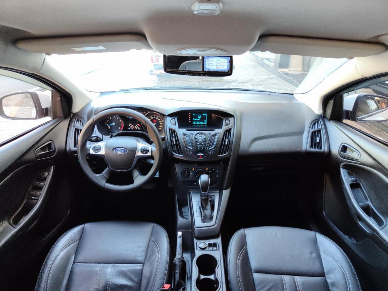Focus sedan - foto 9