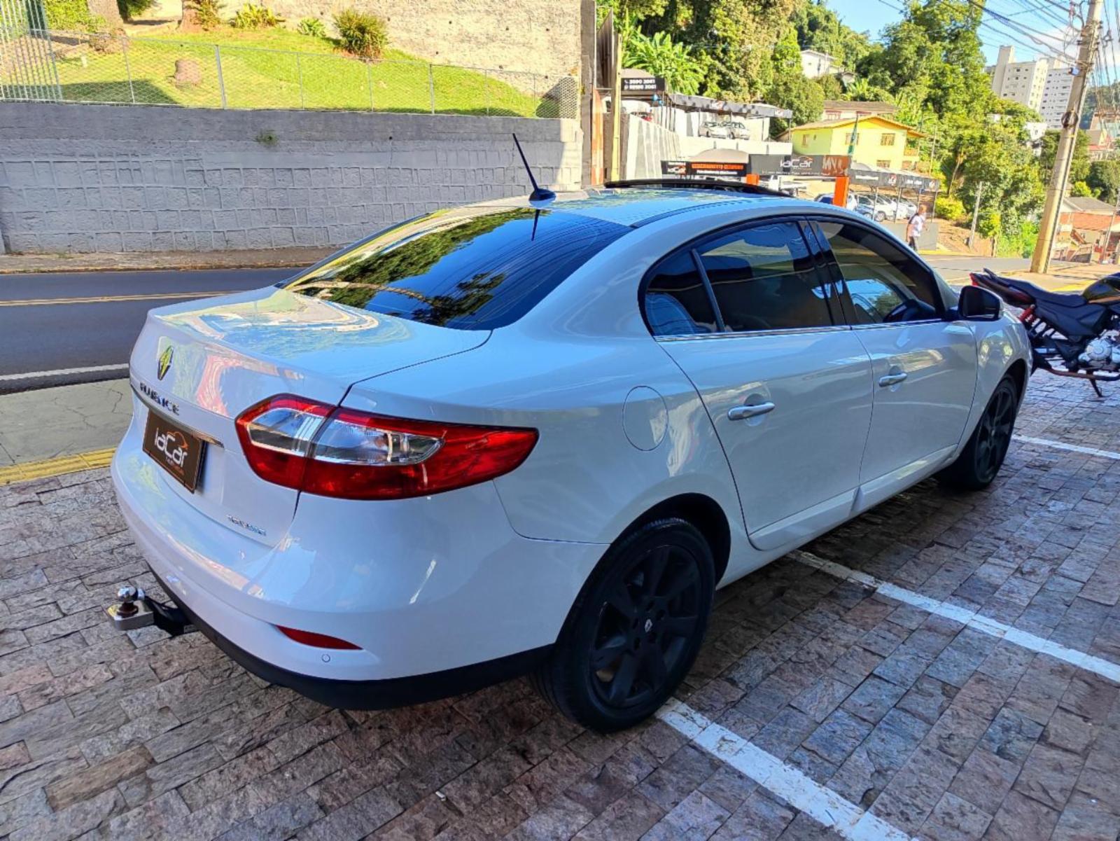 Fluence sedan - foto 5