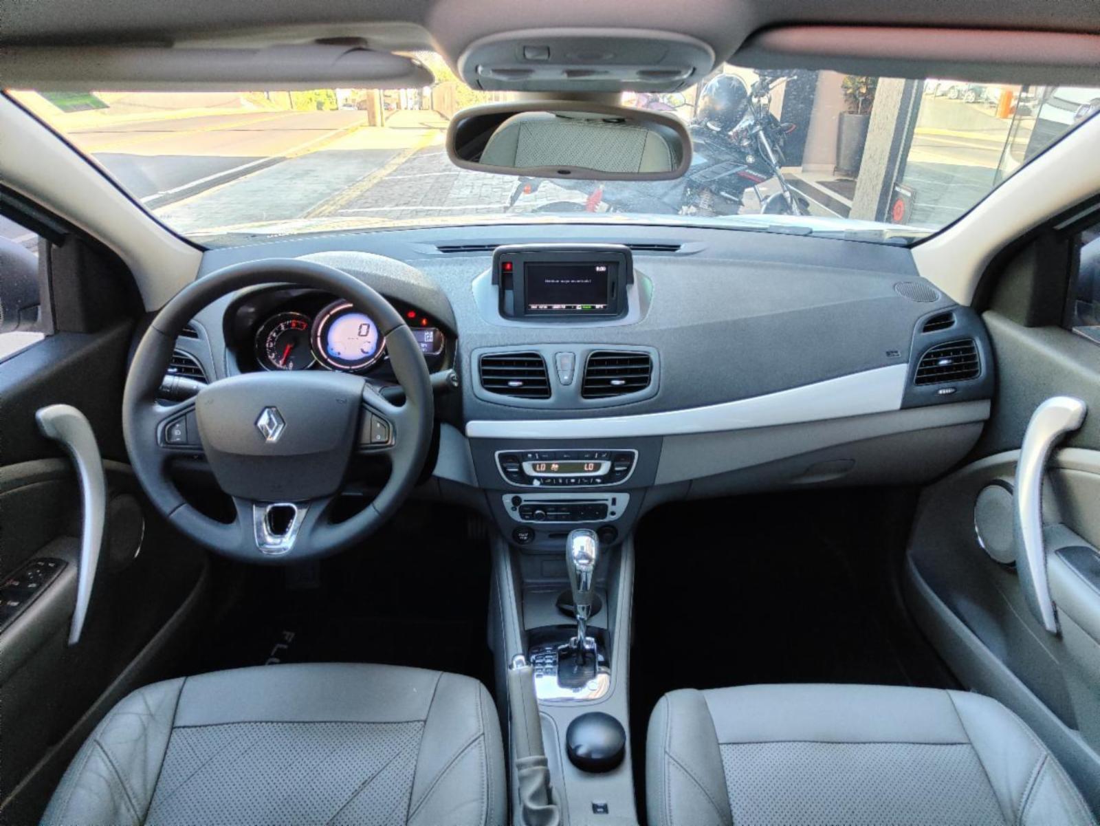 Fluence sedan - foto 13