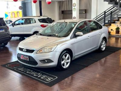 Focus sedan - thumb 1