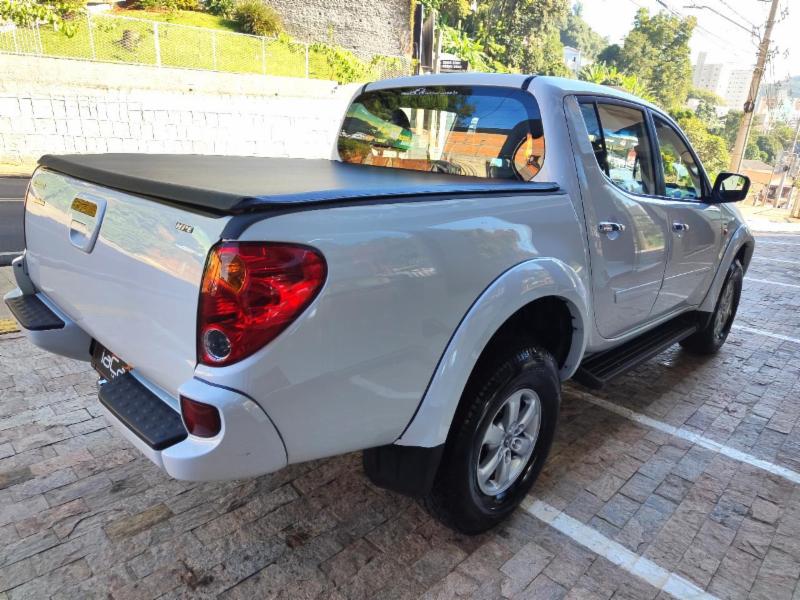 Mitsubishi L200 Triton HPE 3.5 CD V6 24V Flex Aut. - foto 5