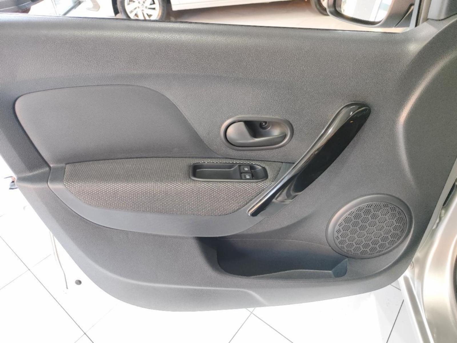 Sandero s - foto 9