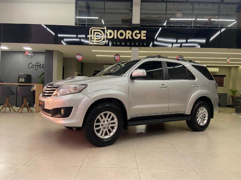 Toyota Hilux SW4 SRV D4-D 4x4 3.0 TDI Dies. Aut