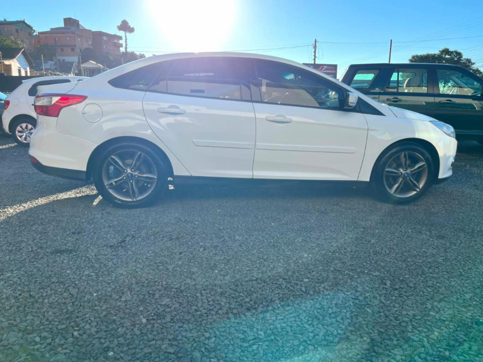 Focus sedan - foto 7