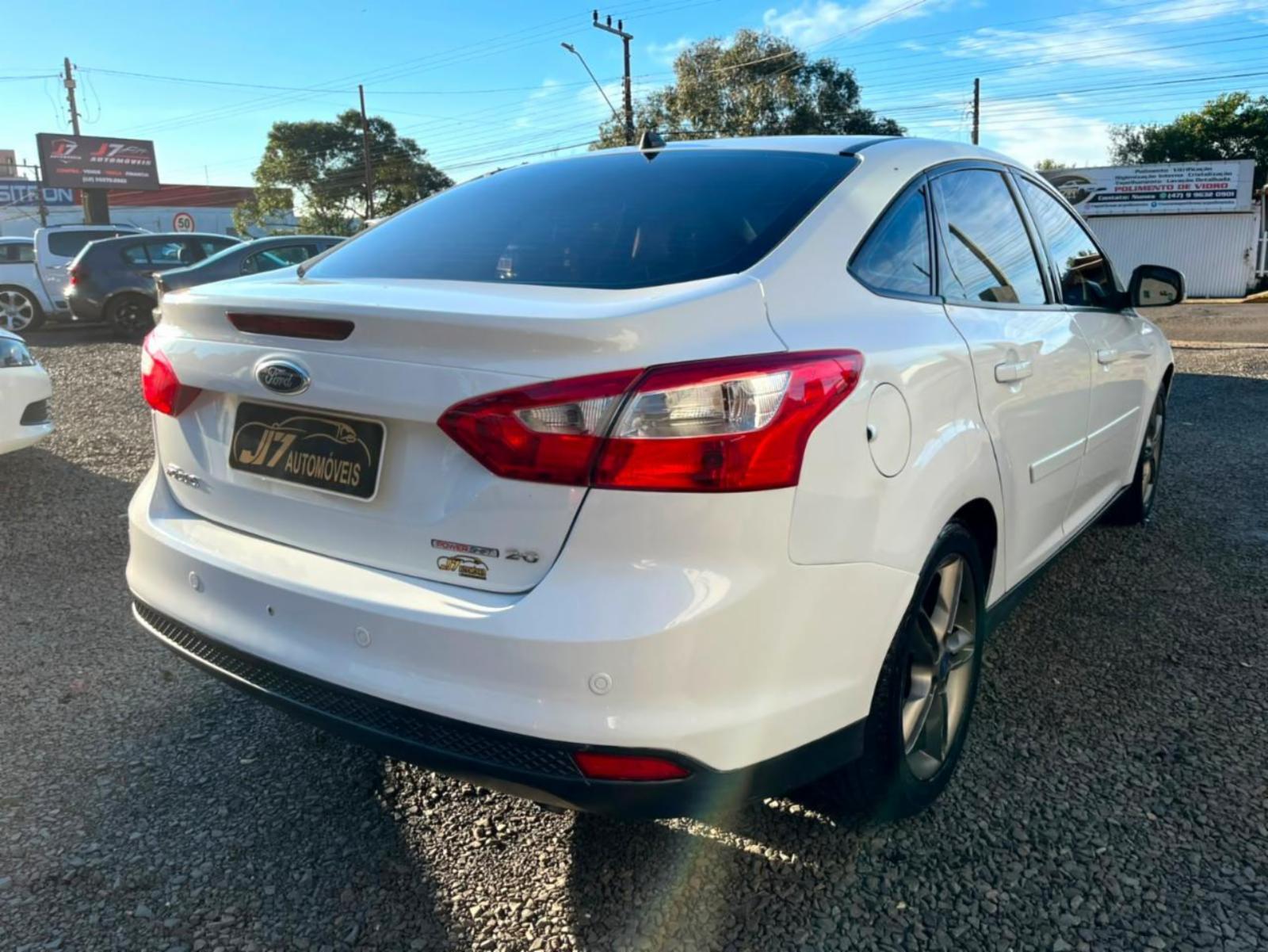 Focus sedan - foto 9