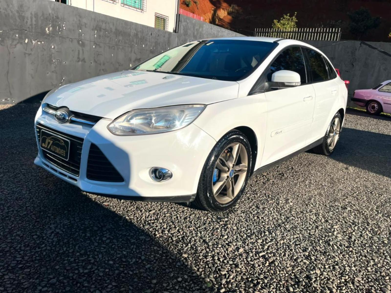 Focus sedan - foto 1