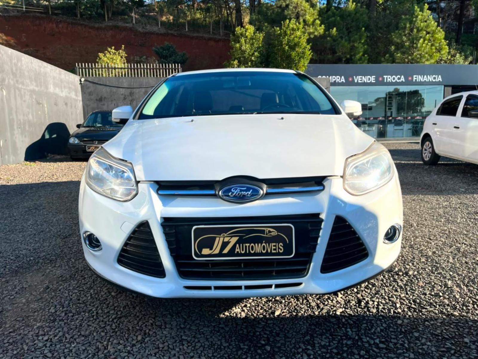 Focus sedan - foto 12
