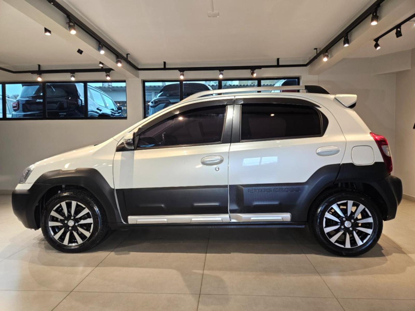 Etios cross - foto 2