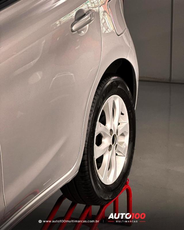 Nissan MARCH SV 1.0 12V Flex 5p - foto 12