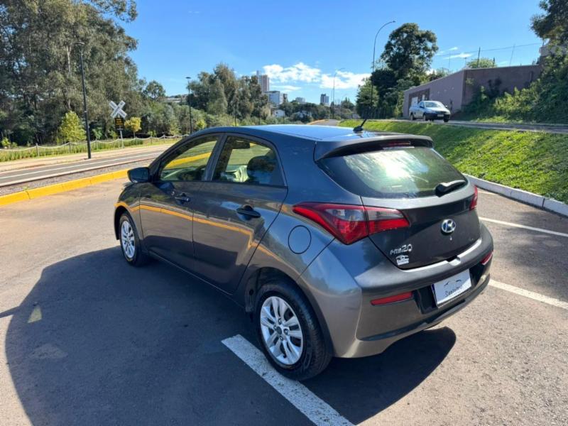 Hyundai HB20 Unique 1.0 Flex 12V Mec. - foto 4
