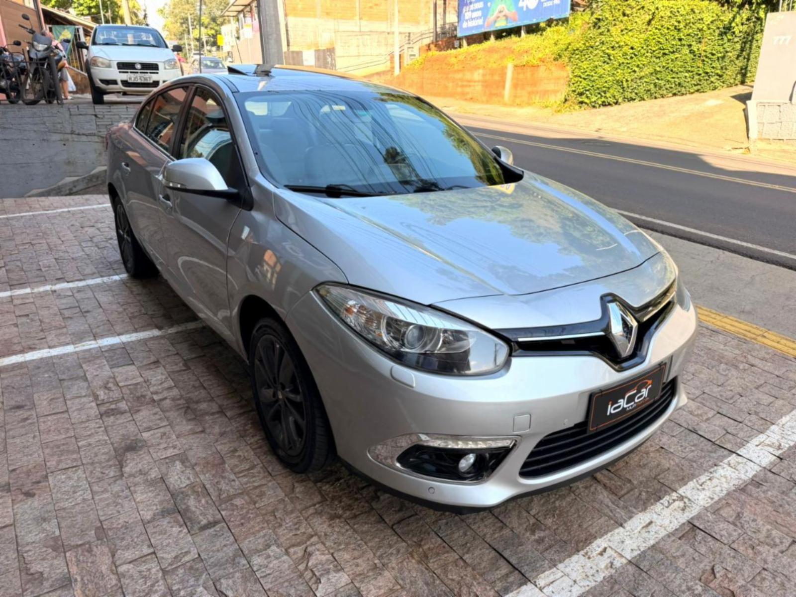 Fluence sedan - foto 2