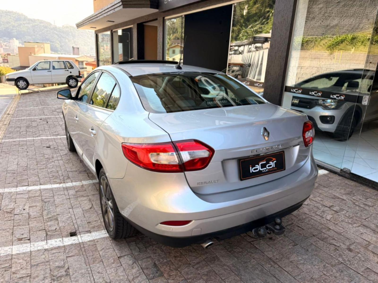 Fluence sedan - foto 3