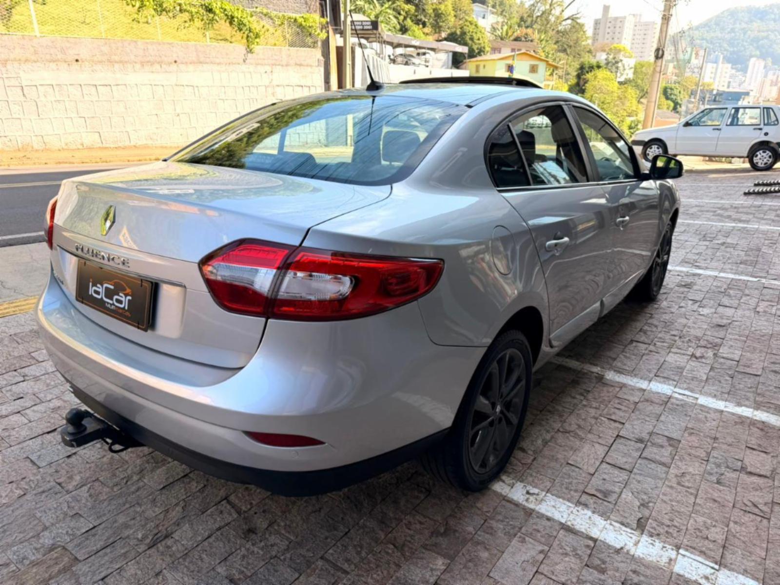 Fluence sedan - foto 4
