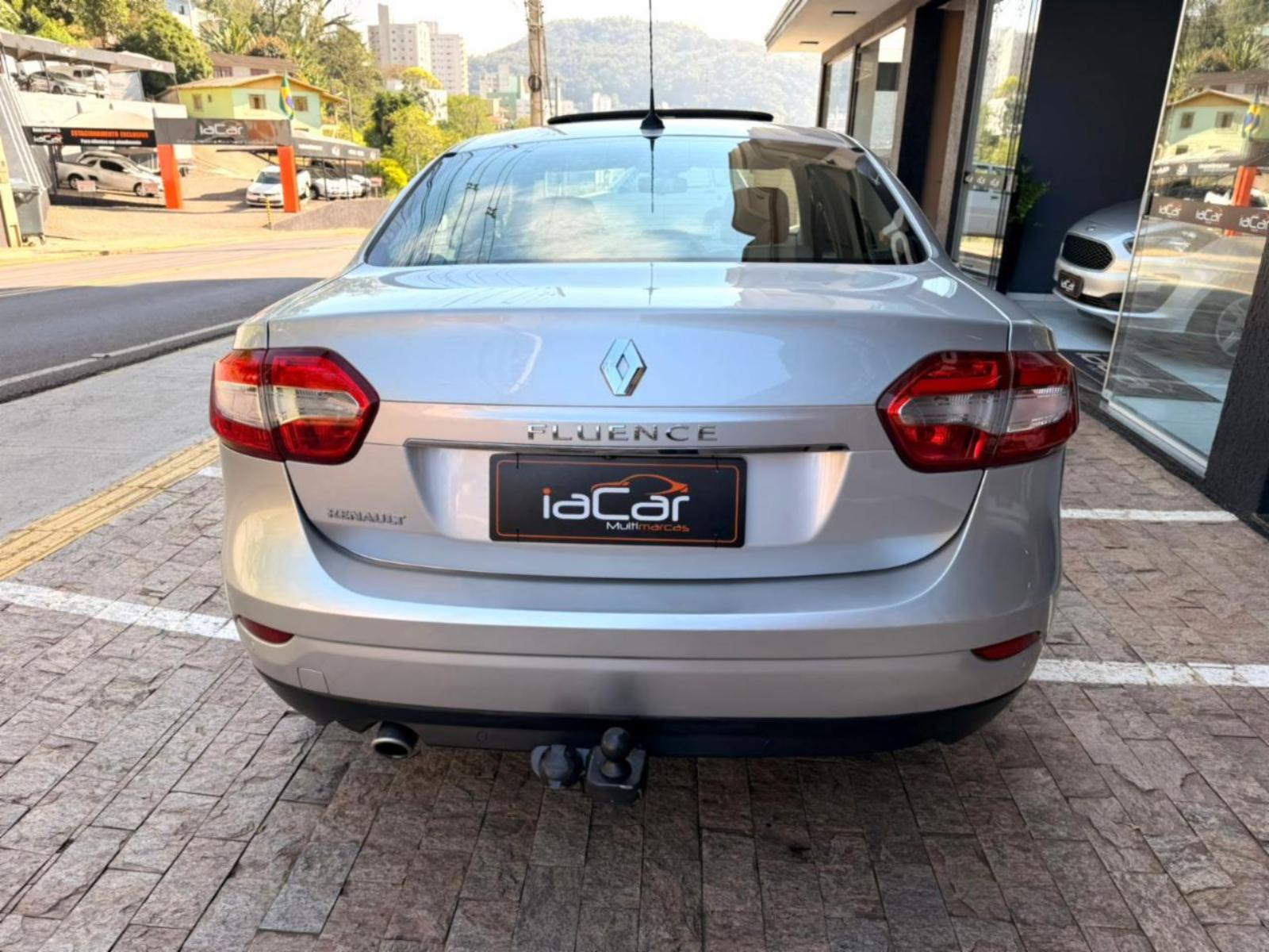 Fluence sedan - foto 5