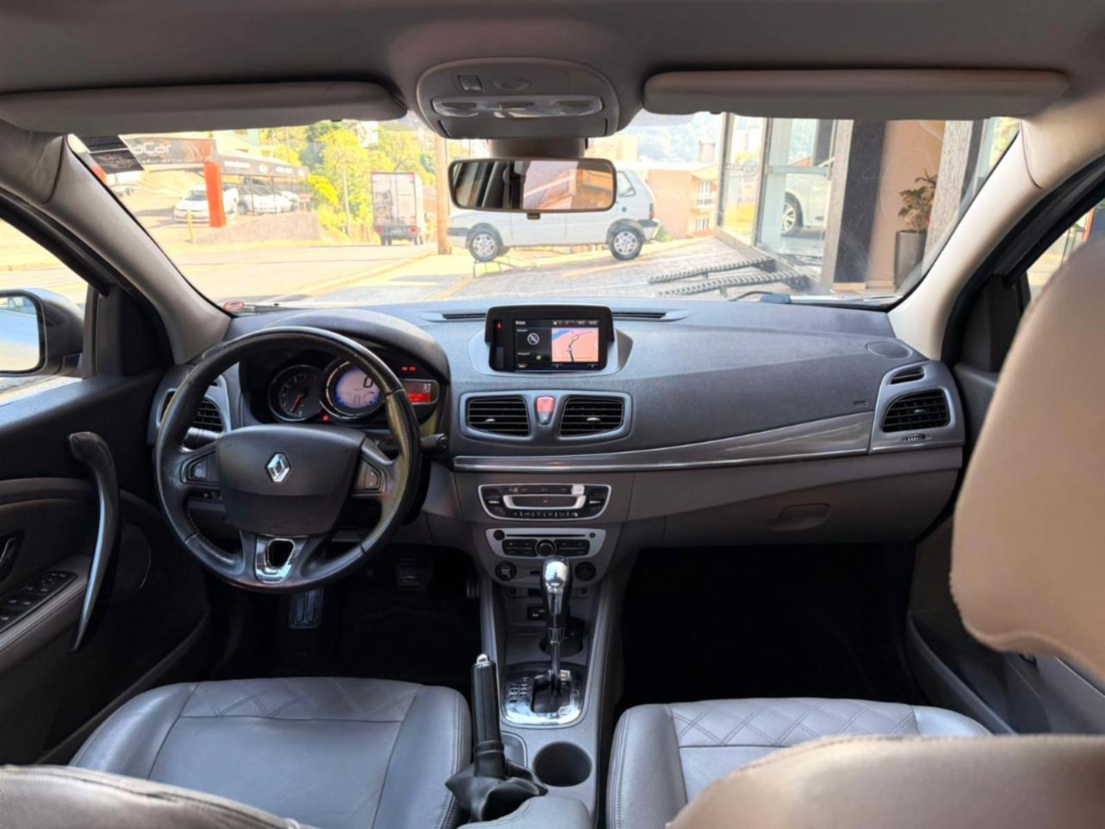Fluence sedan - foto 7