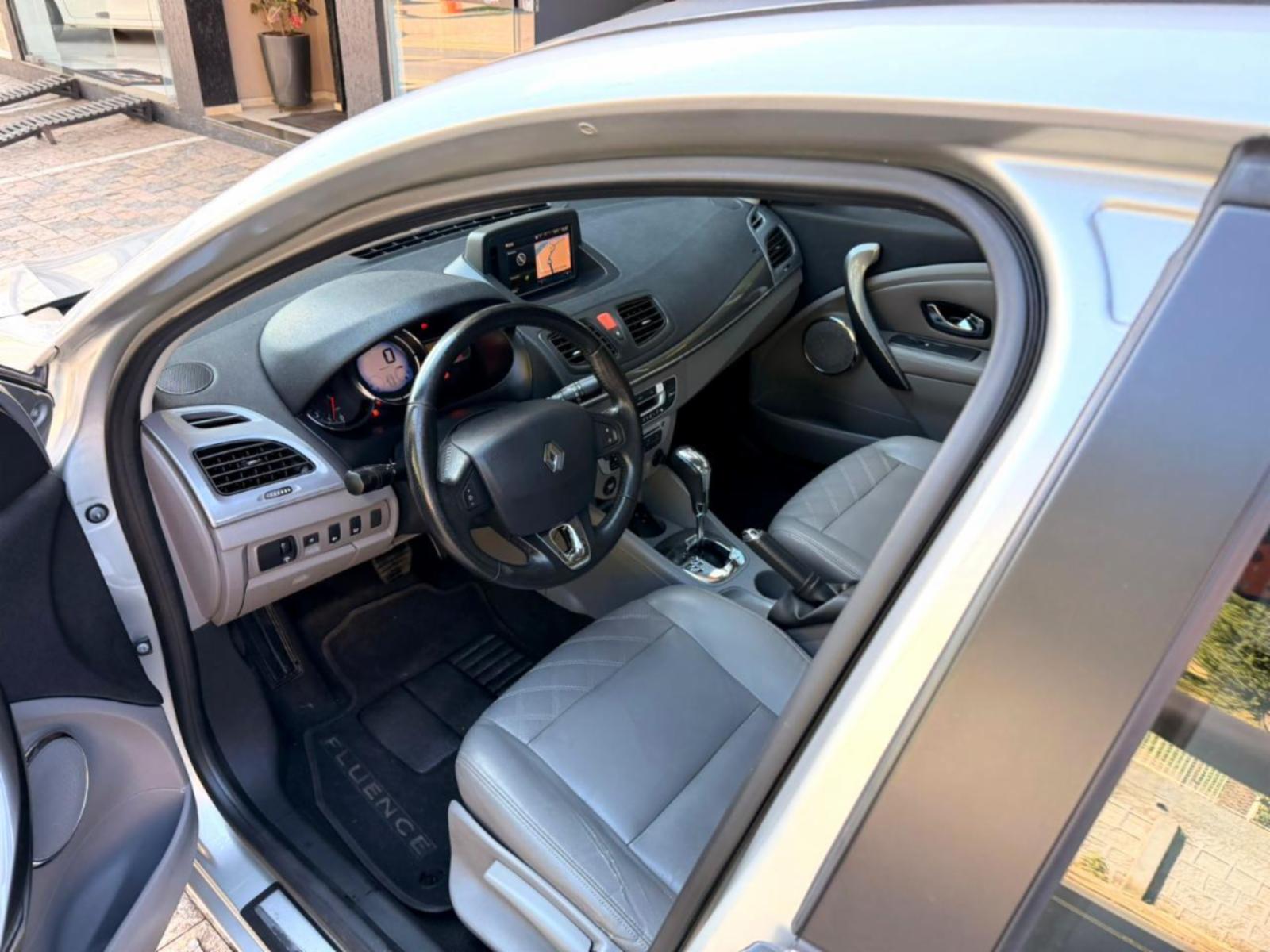 Fluence sedan - foto 9