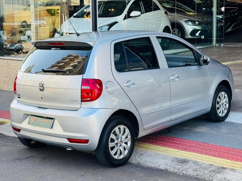 Volkswagen Fox BLUEMOTION 1.0 Mi Total Flex 12V 5p - foto 2