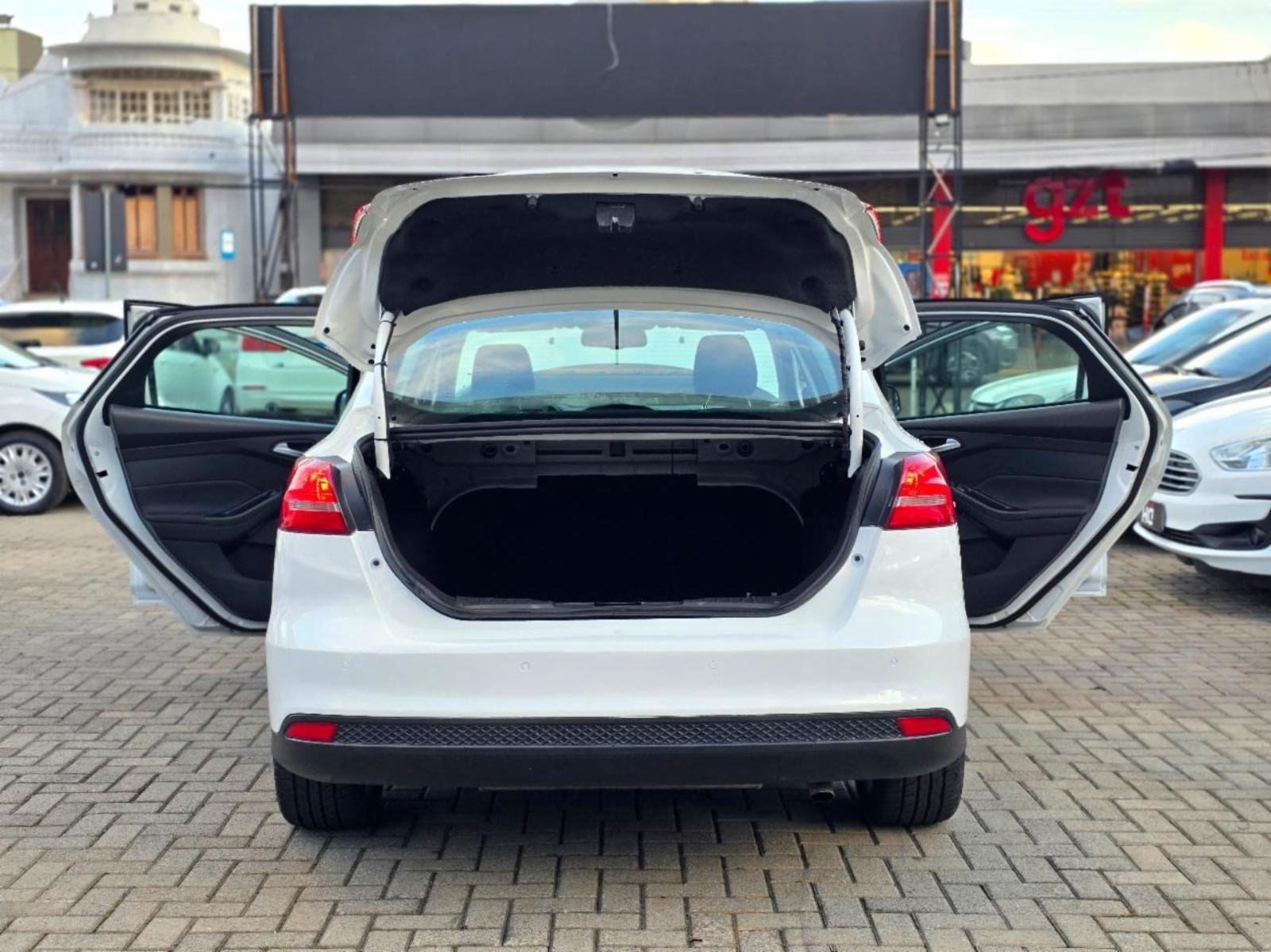 Focus fastback - foto 17