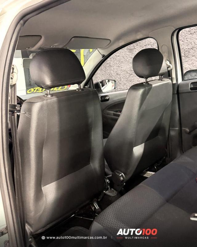 Volkswagen VOYAGE 1.0 Flex 12V 4p - foto 17