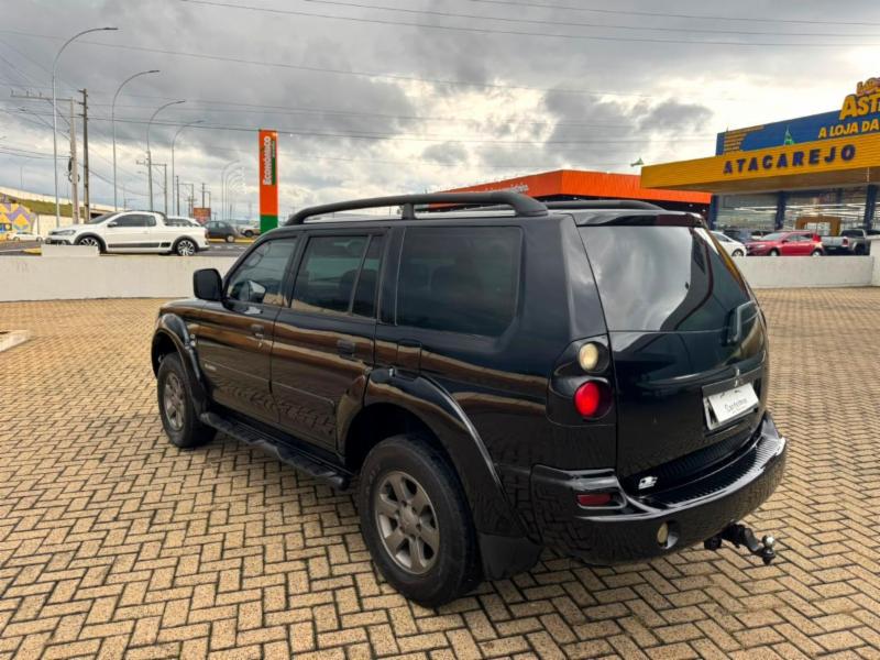 Mitsubishi Pajero Sport HPE 2.5 4x4 Diesel Mec. - foto 4