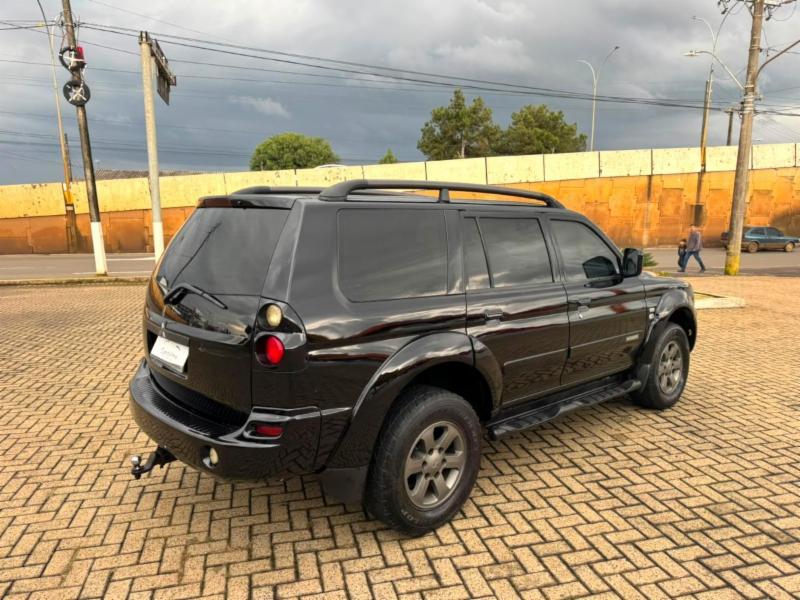 Mitsubishi Pajero Sport HPE 2.5 4x4 Diesel Mec. - foto 6